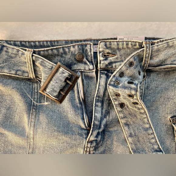 NWT SO Mid Rise Stretchy Jean Skirt With Belt And  Side Pockets Sz. 13 Juniors - Picture 4 of 10